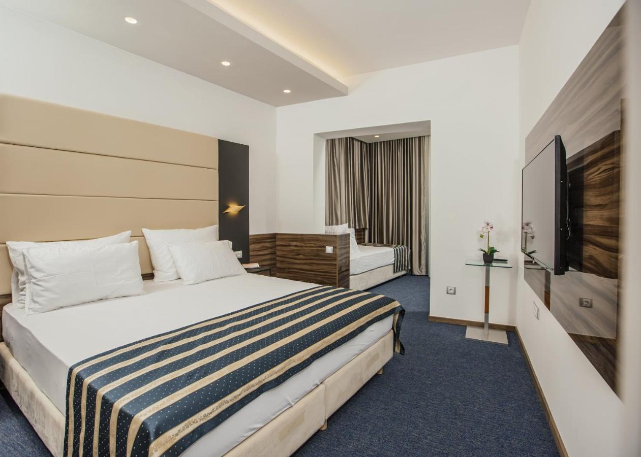 Eden 4* Podstrana