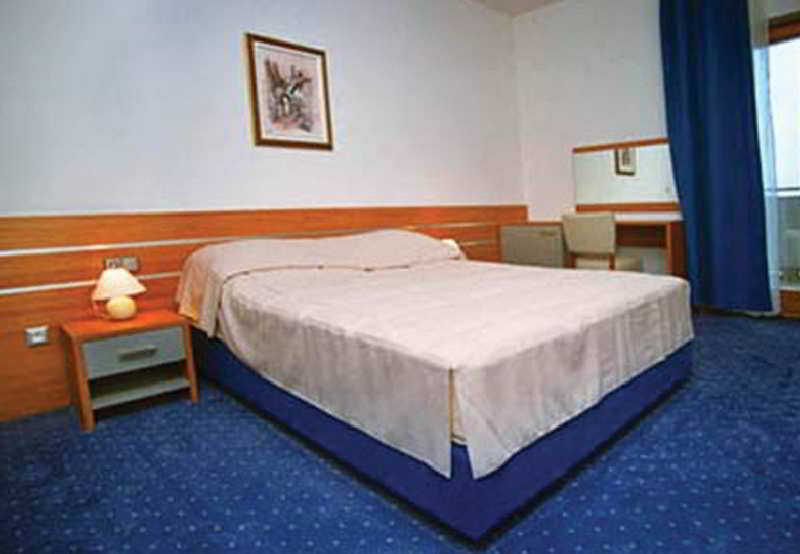 Hotel Eden Podstrana